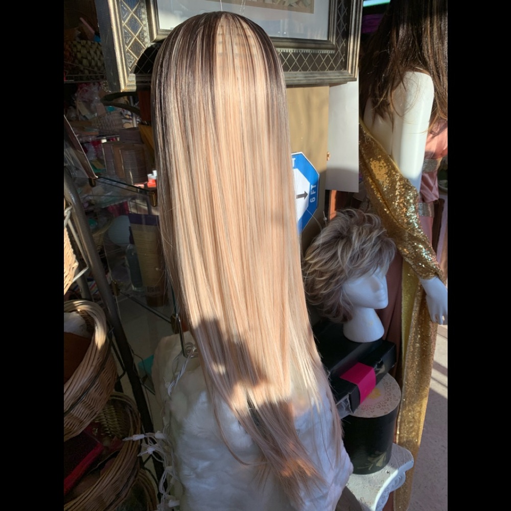 Long blonde wig with dark roots